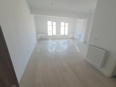 Apartament decomandat cu 2 camere Bloc 2015 Zona Gorjului