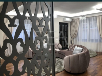 3 camere cu curte de 150 mp PLUS LOC DE PARCARE SI BOXA INCLUS