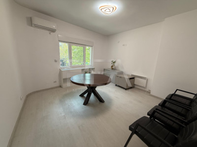 Garsonieră renovată | Calea Dorobanți | etaj 1/3 | vilă interbelică