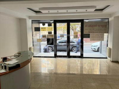 Apartament de vanzare/3 camere /Inchiriat /  contract pe 2 ani / Terasa de 60 mp