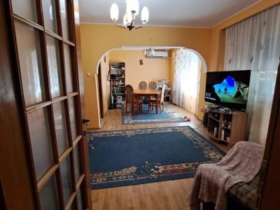 Apartament cu 3 camere rezultat din 4 camere,decomandat/Ștefan cel Mare/metrou