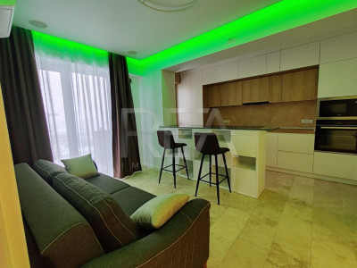 Studio dublu, mobilat si utilat/ Como Park, Virtutii