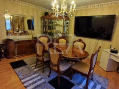 Apartament 3 camere, decomandat 3/8 lângă Parc Sebastian.
