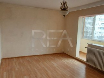 Apartament cu 3 camere,decomandat, 4/4 - Titan/metrou
