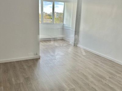 Garsonieră Titan – 1 Decembrie/Aleea Barajul Bicaz, bloc reabilitat