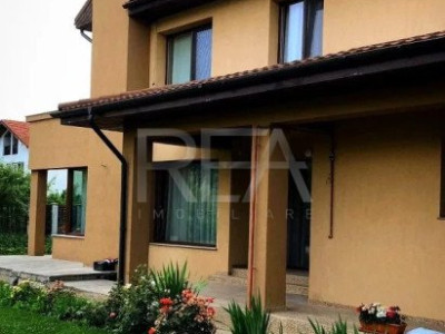 Vilă Elegantă cu 6 Camere, Terase Generoase și Grădină Privată