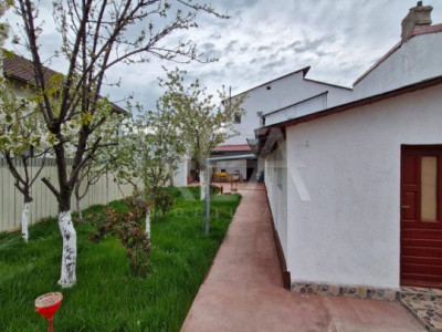 CASĂ CU 8 CAMERE DE VÂNZARE ÎN CARTIERUL 23 August,sector 3 la 175.000 €
