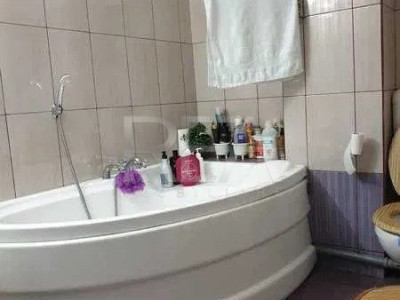 Apartament cu 3 camere, decomandat, 2010, demisol, centrala / Titan-Burnitei