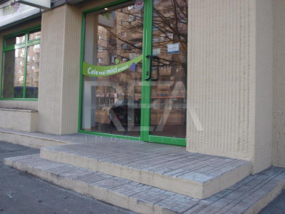 Spațiu Comercial cu Vizibilitate Excelentă pe Calea Moșilor