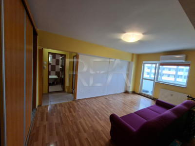 3 camere 4/8, anvelopat, centrala, parcare, zona Pacii.