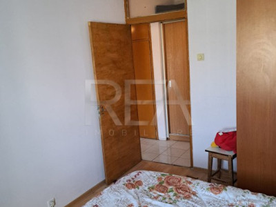 Apartament 3 camere decomandat 4/4,Militari, Str Liniei, Moinesti, Gorjului.