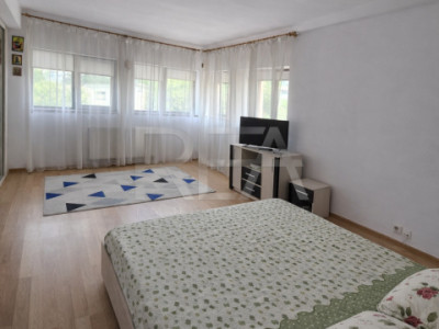 Vilă 7 camere Sălăjan, centrală, an 2020, 281 mp