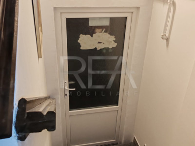 APARTAMENT CU 3 CAMERE DE VÂNZARE LA MANSARDA UNUI BLOC ÎN SECTOR 3 LA 100.000 €