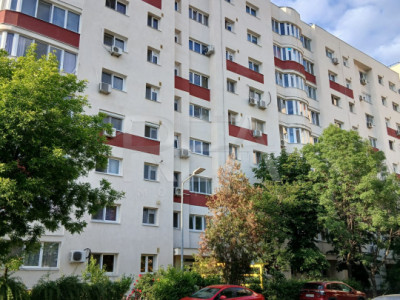 Garsoniera zona metrou Apărătorii Patriei.