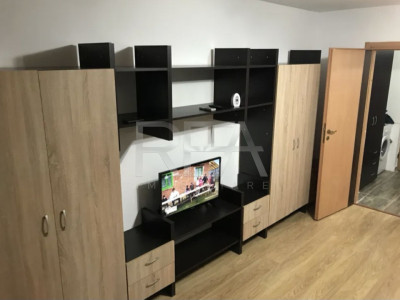 Garsoniera 2/10 renovata, în spate la Piata Veteranilor.