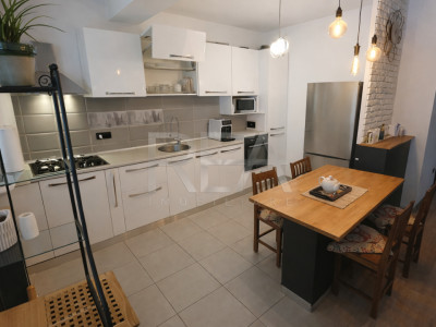 2 case 7 camere Dristor, centrală, parcare, metrou, 247 mp