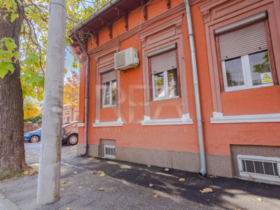 Casa Interbelica cu 4 camere la 1 minut de Parcul Carol