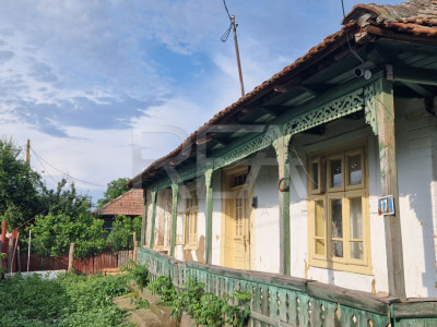 Casa batraneasca, cu teren de 1300 m.p. comuna Dascalu