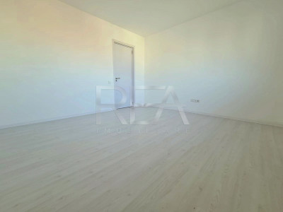 Apartament cu 4 camere în zona Trapezului 