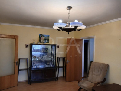 3 camere 2/4, anvelopat, panouri solare, Drumul Taberei, Valea Argesului.