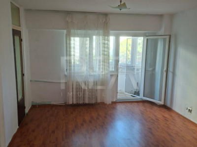 Garsonieră decomandată Titan – Intrarea Bădeni, etaj 5, 42 mp