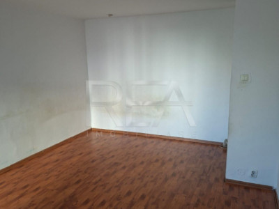 Garsonieră decomandată Titan – Intrarea Bădeni, etaj 5, 42 mp