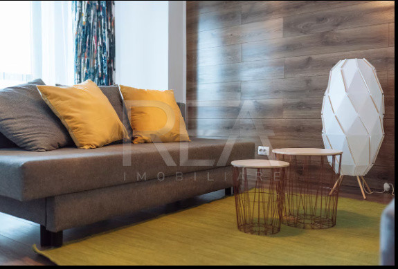 Apartament cu 4 camere cu vedere spre fântânile de la Piața Unirii