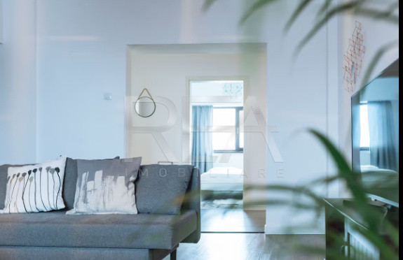 Apartament cu 4 camere cu vedere spre fântânile de la Piața Unirii