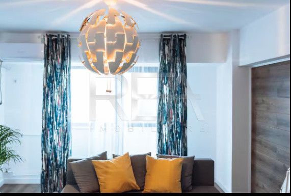 Apartament cu 4 camere cu vedere spre fântânile de la Piața Unirii