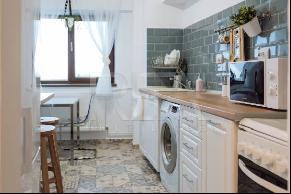 Apartament cu 4 camere cu vedere spre fântânile de la Piața Unirii