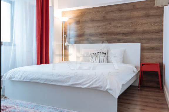 Apartament cu 4 camere cu vedere spre fântânile de la Piața Unirii