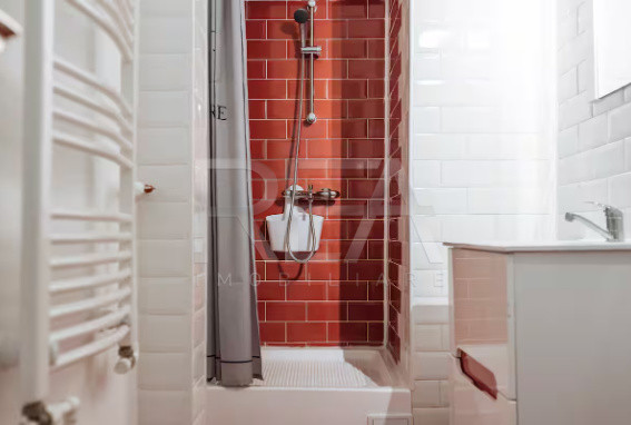 Apartament cu 4 camere cu vedere spre fântânile de la Piața Unirii