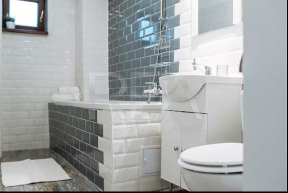 Apartament cu 4 camere cu vedere spre fântânile de la Piața Unirii