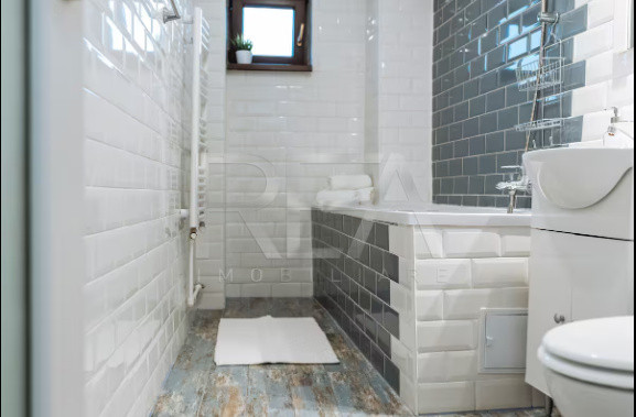 Apartament cu 4 camere cu vedere spre fântânile de la Piața Unirii