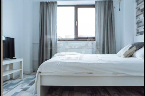 Apartament cu 4 camere cu vedere spre fântânile de la Piața Unirii