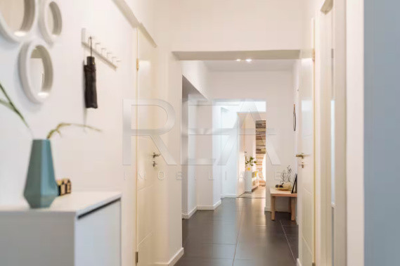 Apartament cu 4 camere cu vedere spre fântânile de la Piața Unirii