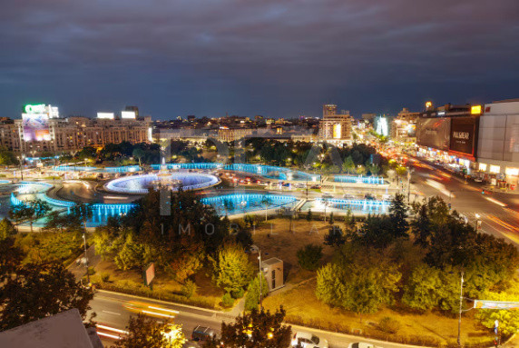 Apartament cu 4 camere cu vedere spre fântânile de la Piața Unirii