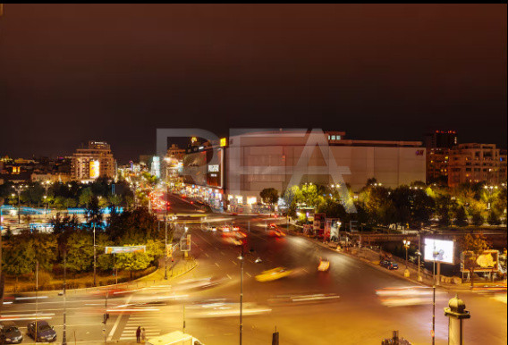 Apartament cu 4 camere cu vedere spre fântânile de la Piața Unirii