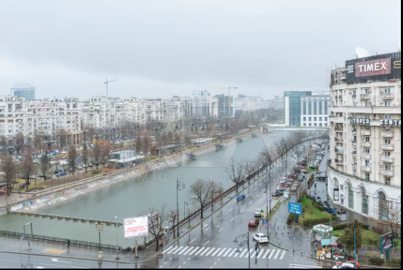 Apartament cu 4 camere cu vedere spre fântânile de la Piața Unirii