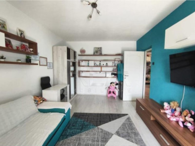 Apartament 3 Camere , Decomandat , 70mp , Zona Resita