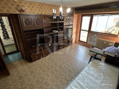 3 camere, et 4/10, 76mp, bloc 1978-Gorjului