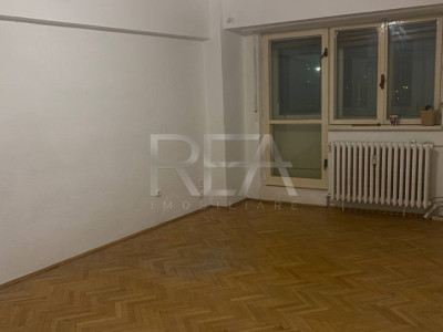 4 Camere Langa Catedrala Mantuirii Neamului (Necesita renovare)