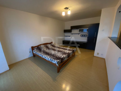 Garsoniera spatioasa Jumbo Center