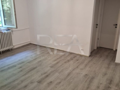 Apartament 2 Camere , Semi-Decomandat , Etaj 2/4 , Piata Resita