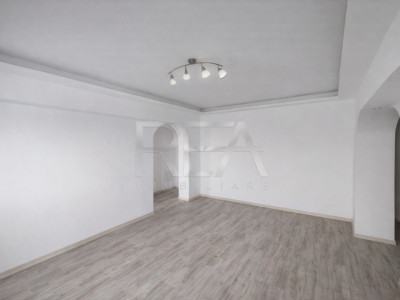 2 camere Vitan decomandat, inst. schimb., an 1983