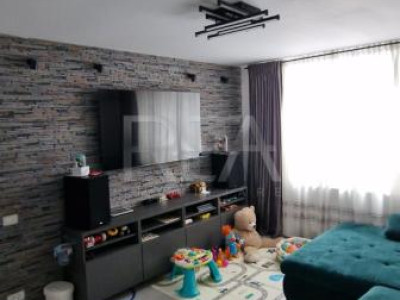 3 camere Titan decomandat,centrală,inst. schimb.,parcare,et. 1,boxă
