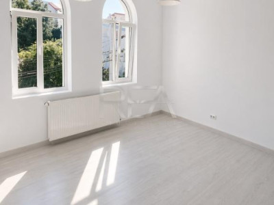Vilă 9 camere Eminescu, 2 centrale, 355 mp