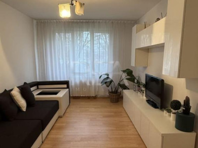 3 camere Titan decomandat, an 1974, renovat
