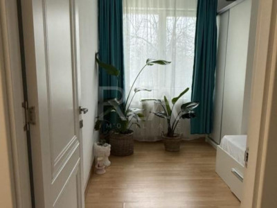 3 camere Titan decomandat, an 1974, renovat