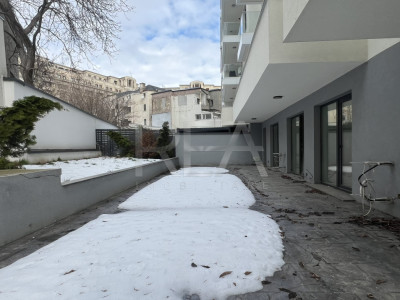 Apartament ultracentral 4 camere cu terasa si gradina proprie in inima orasului